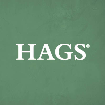 Logo de la société HAGS sur fond vert texturé.